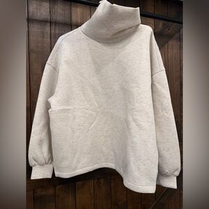 Old Navy Women's Light Cream/Gray Turtleneck Sweater